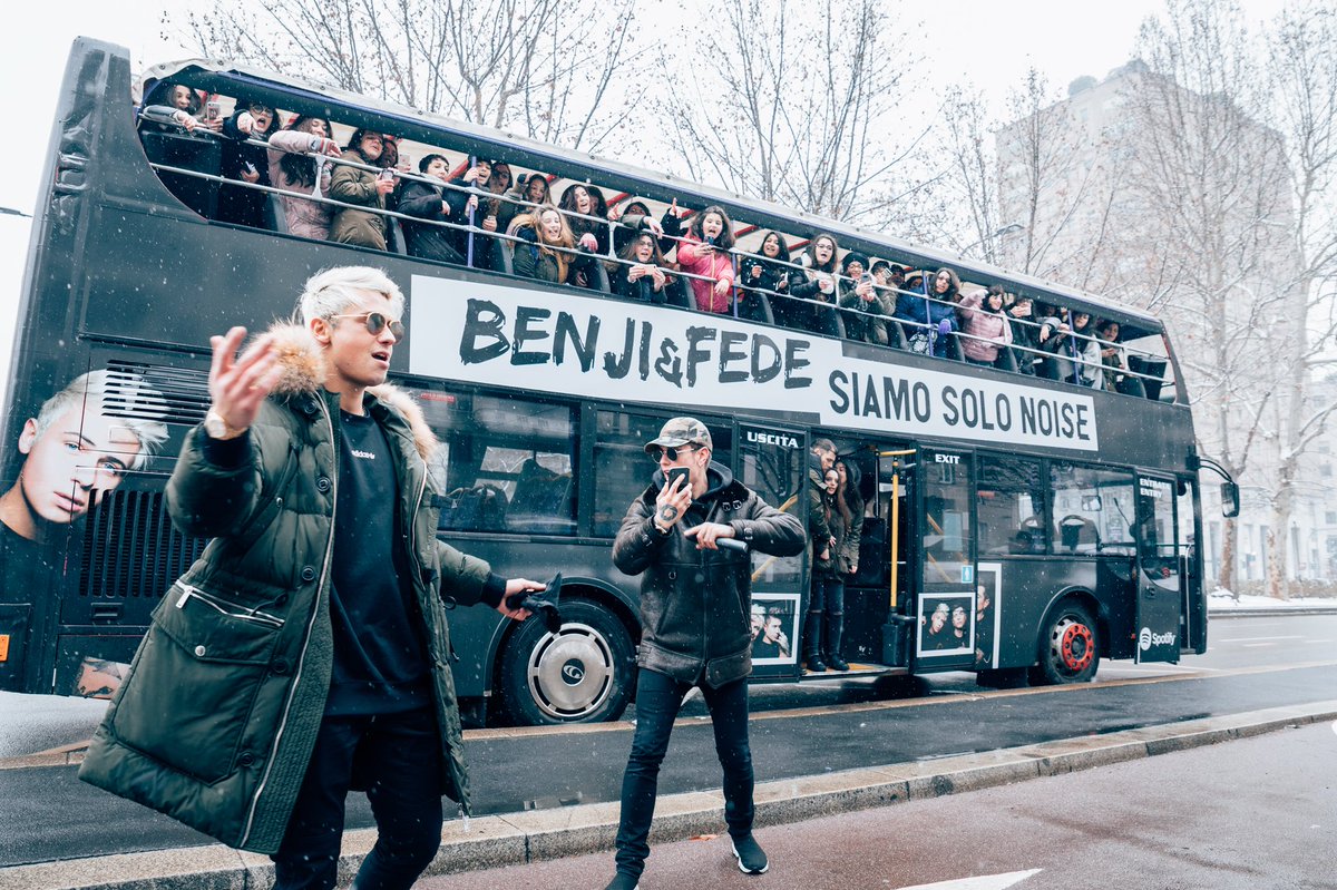 BenjieFede's tweet photo. Siamo Solo Noise ha conquistato Milano! Grazie per questo fantastico viaggio in giro per la città insieme ai nostri amici di @Spotify 🔥 Ci rivediamo Domenica in Piazza Duomo. Ora scatenatevi e facciamo esplodere di streaming le canzoni! https://t.co/ETzW3JZ42e https://t.co/6e7tKTstlA