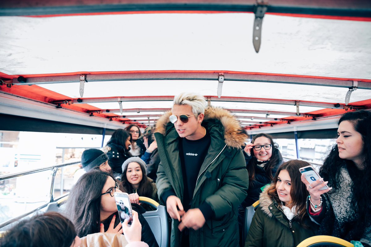 BenjieFede's tweet photo. Siamo Solo Noise ha conquistato Milano! Grazie per questo fantastico viaggio in giro per la città insieme ai nostri amici di @Spotify 🔥 Ci rivediamo Domenica in Piazza Duomo. Ora scatenatevi e facciamo esplodere di streaming le canzoni! https://t.co/ETzW3JZ42e https://t.co/6e7tKTstlA