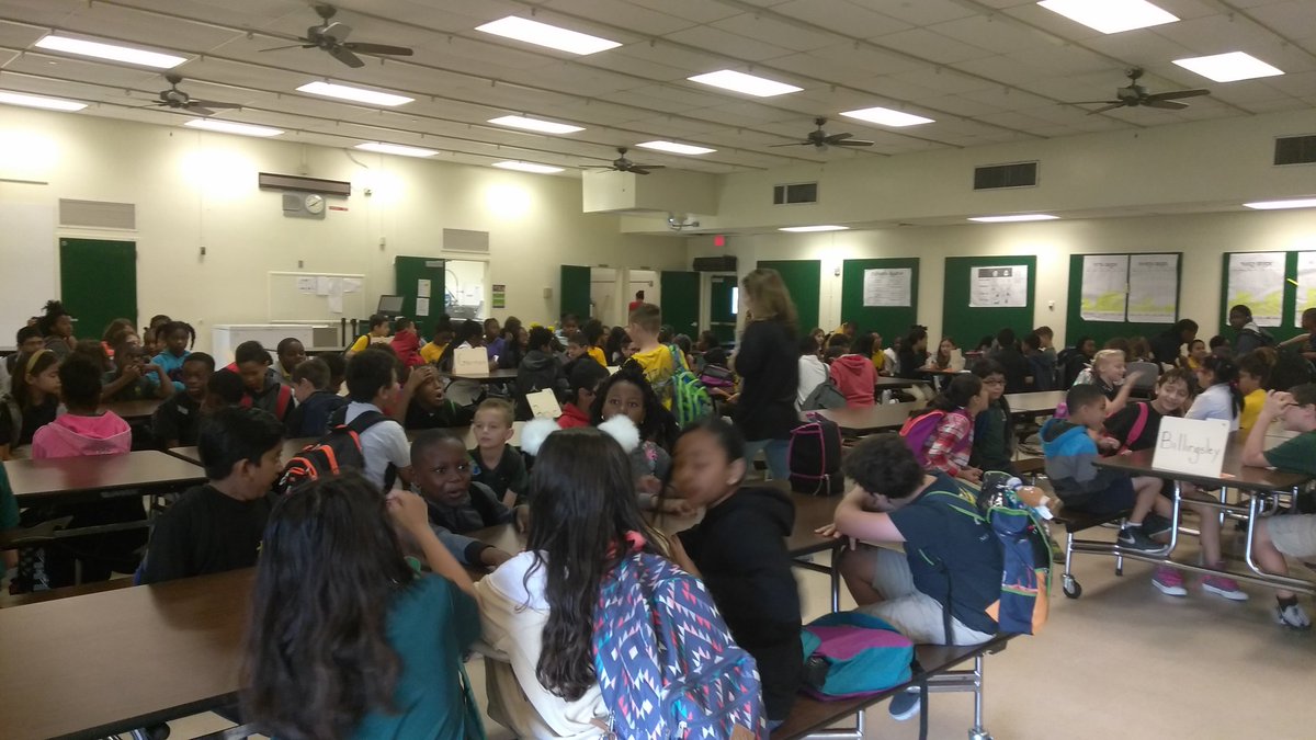 LisaDalachinsky's tweet photo. Full house this AM @NBFelem FSA ELO #READYTOLEARN! #NOVABUZZ #KNOWNOVA 📕🏫🎒👪🚍😀🚸 https://t.co/GbfCzLzu89