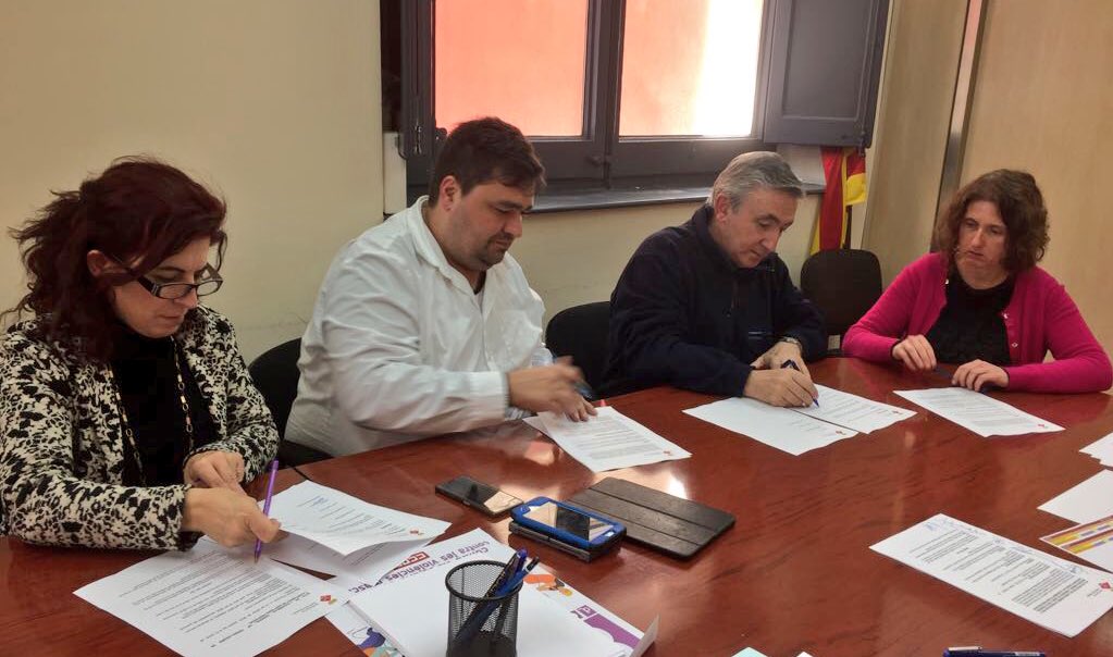 sal_ccoo_cat's tweet photo. Avui l’equip del @sal_ccoo_cat de #Girona ha signat l’Acord Marc per ajuntaments de menys de 20.000 habitants per al personal de l’Ajuntament #SantPerePescador. Continuem avançant per millorar les condicions de treball del sector públic! https://t.co/EuGFS2VH55