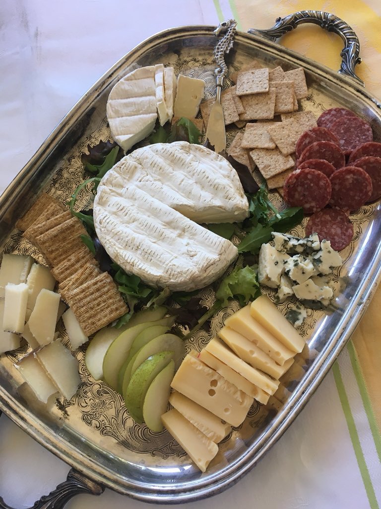 plategirl19's tweet photo. Entertaining tonight? Here is my charcuterie with cheeses from @presidentcheese! Delicious!! #presidentcheese #charcuterie #cheese #hosted #tgif https://t.co/6oHAudMPYp
