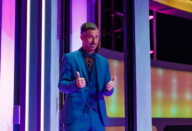 DiscoveryItalia's tweet photo. #ascoltitv: ieri in prima serata #TakeMenOut con @corsi_gabriele ha registrato 495.000 telespettatori con l'1,8% di share facendo di @realtimetvit il 6° canale nazionale durante la messa in onda!!! 💥❤️👏 https://t.co/iDBdVgNPkI