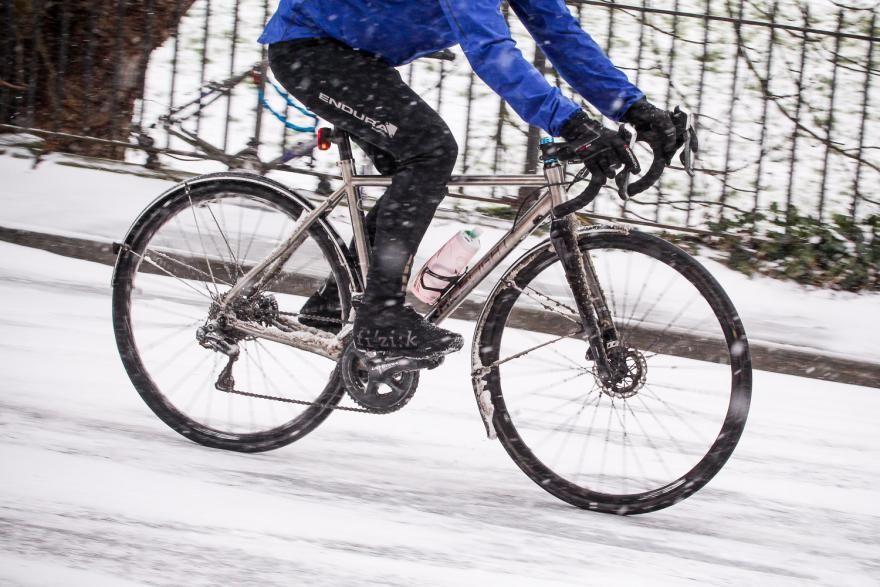 Since this Sunday's <a href="/PUNCHEURsportif/">PUNCHEUR sportive</a> is postponed, it's a choice between following <a href="/roadcc/">road.cc</a> advice on how to ride safely in the snow buff.ly/2CQGXzC - or simply <a href="/GoZwift/">Zwift</a> #cycling
