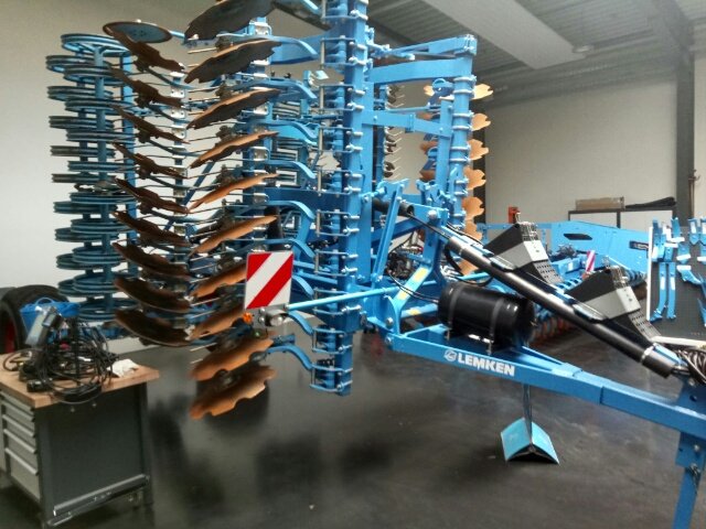 DirkSchaar's tweet photo. In den Taschenlagern der Kurzscheibeneggen der Firma #Lemken kommen #iglidur G #Kunststoff #Gleitlager von @igus_HQ zum Einsatz - für lange #Lebensdauer und #Schmiermittelfreiheit #vfv18 @lemkenmidwest https://t.co/OQsAu0HFwe