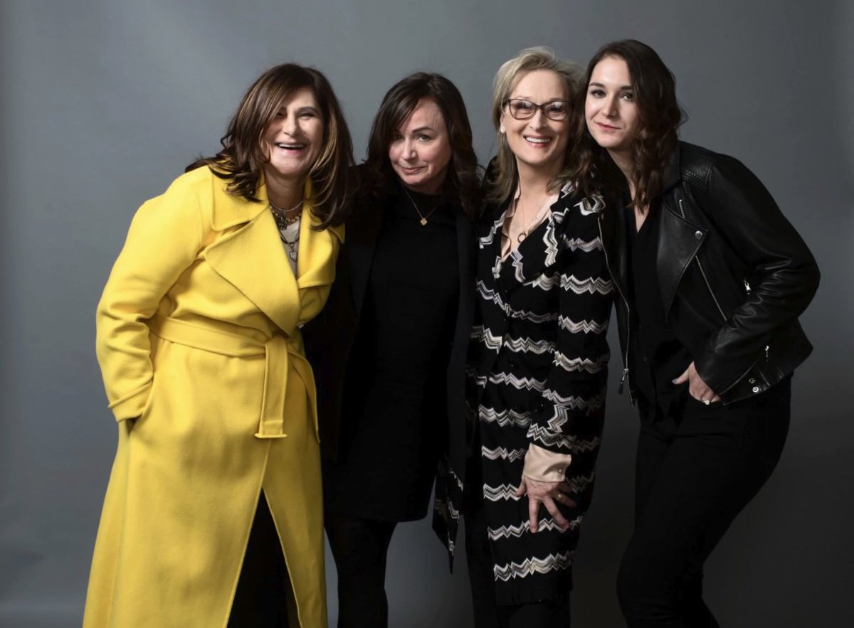 <더 포스트>의 메릴 스트립, 제작자 크리스틴 마코스커 크리거, 에이미 파스칼, 각본 리즈 한나의 인터뷰. 메릴 : 남성 제작자들은 여성이 주인공인...