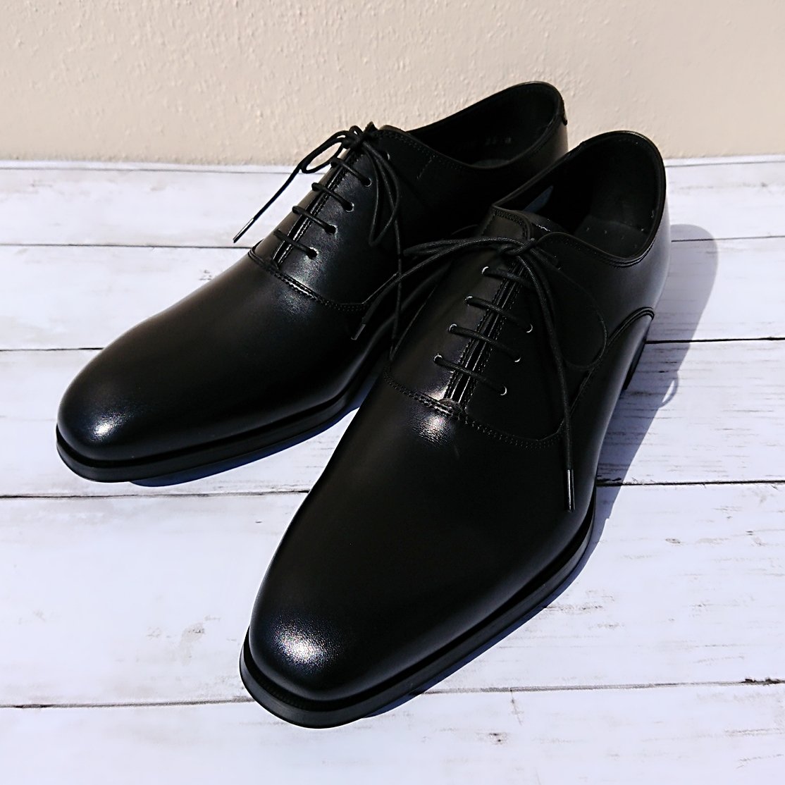 RegalShoesTsu's tweet photo. 春の新作のご紹介です✨
セミマッケイのプレーントウとモンクストラップ��入荷しました😊
キメの細かい甲革のソフトな履き心地と仕上げがスタイリッシュ。
ソールの軽さもポイントです🎵
#リーガル
#プレーントウ
#11PR
#モンクストラップ
#12PR
カラー:ブラック
¥27,000(税込)
セミマッケイ製法 https://t.co/EidoWz3aRB