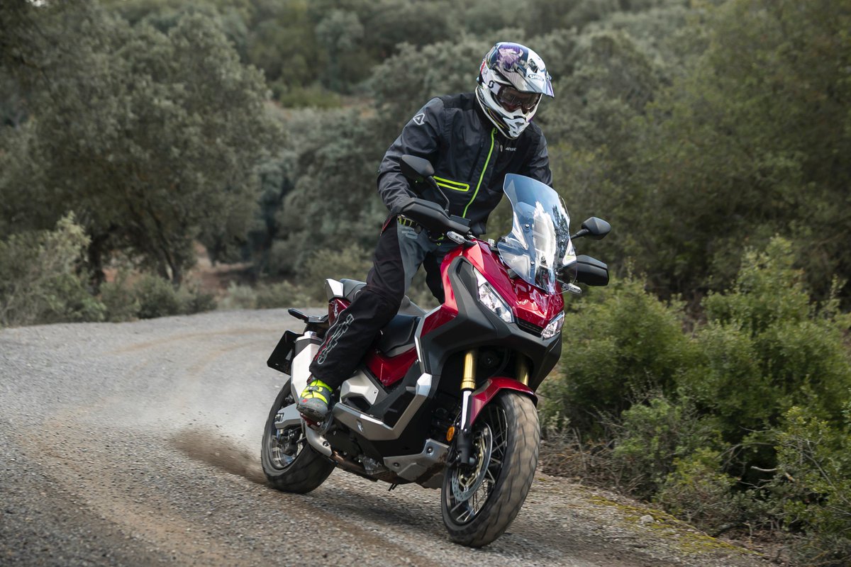motosnet's tweet photo. La completa presentación internacional de la @HondaMotosES CRF 1000 L Africa Twin, con su versión Adventure Sports y el renovado también X-ADV. Un completo vídeo así como reportaje de dos de las Honda más interesantes en 2018. https://t.co/uFHGfppmmg @davidremon https://t.co/QvukTa9cdk