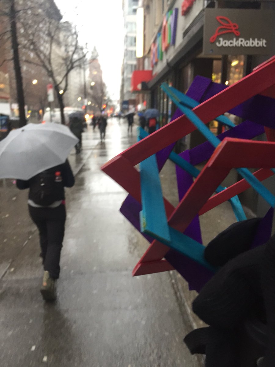 RichardsonMath's tweet photo. If you thought making a polylink was difficult, try bringing it to school in the rain while holding breakfast, an umbrella, and coffee. #GeorgeHart #MfAProud #MfAThursdayThinks https://t.co/BvmVioc2o4