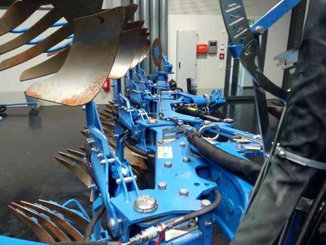 DirkSchaar's tweet photo. Standard #Gleitlager #iglidur G von @igus_HQ halten den extremen Bedingungen in der #Landwirtschaft stand. Hier eingebaut im Pflug der Firma #Lemken aus #Alpen #igus @lemkenmidwest #vfv18 https://t.co/oaUhpjlXsR