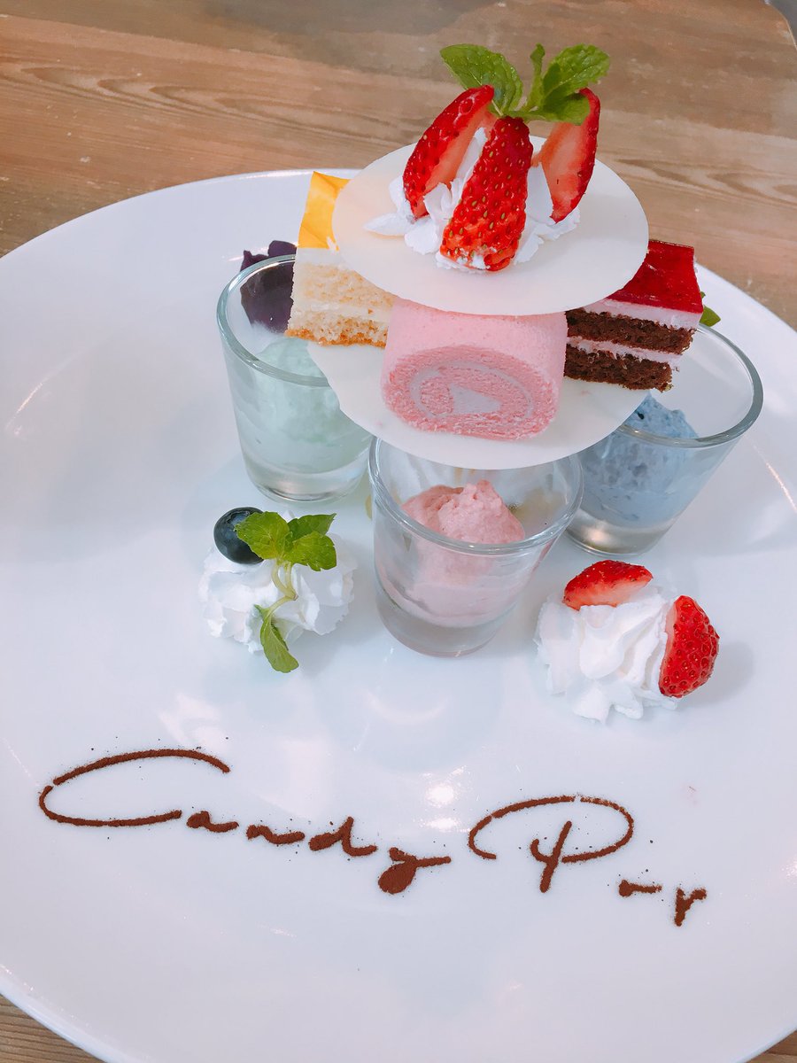 once_rinka's tweet photo. Candy Pop cafe !!
食べ物飲み物甘過ぎて気持ち悪くなったけどかわいかった、、。
チェヨンたん率高めでファイルもキーホルダーもコースターもチェヨンたんでした〜🐯
でもキーホルダーはチャリキーに付けてたらいつの間にか飛んでってて買った次の日に無くしました😭 https://t.co/2grn6D3QuK