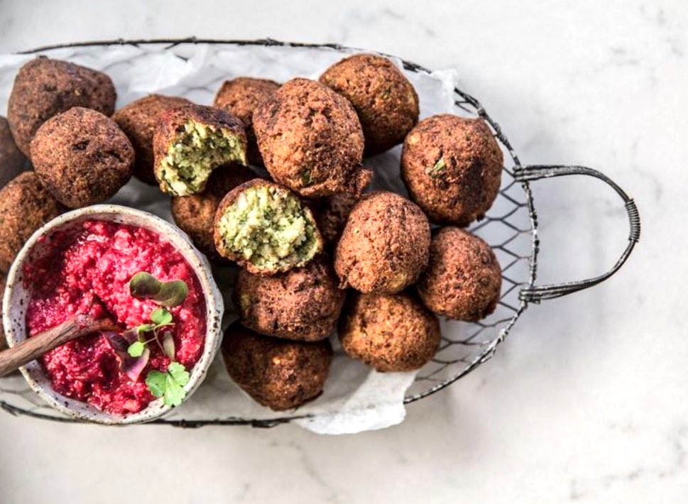 theforagingfox's tweet photo. Looking for something new π€
Cauliflower falafels with beetroot dip #GoodWithEverything ππ§‘ https://t.co/yHmIv3yzZX