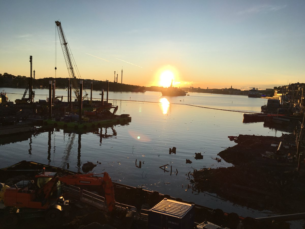 SkanskaSverige's tweet photo. Är du beslutsfattare inom byggsektorn med ansvar för affärer och strategisk omvärldsbevakning? Då bör du delta i formandet av slutversionen av färdplanen för en klimatneutral byggsektor. Läs mer här: https://t.co/8qzqr4OPPS #hållbarhet https://t.co/ULeA8o1L2q