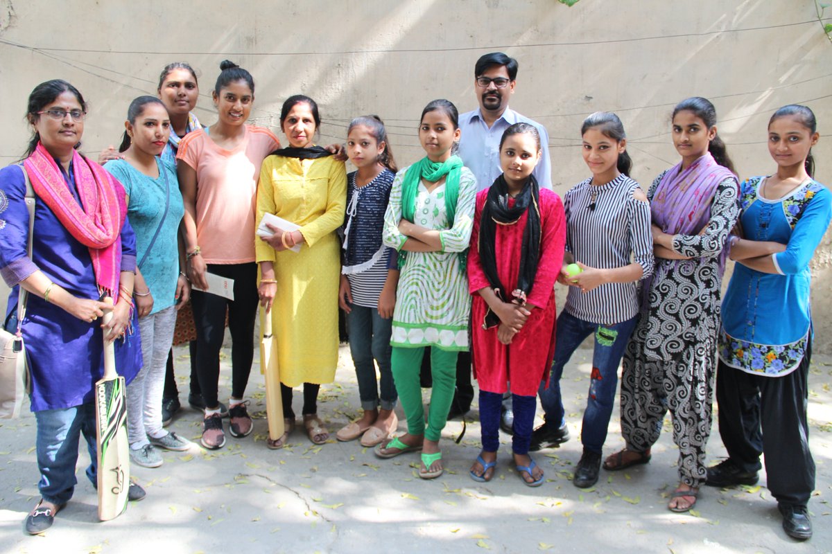 phiaindia's tweet photo. Thank you @M_Raj03 for your time with girls from our madanpur khadar project.
The girls enjoyed the unique way of celebrating Holi! #imphia #happyholi2018 https://t.co/jA7aZJN3ZL