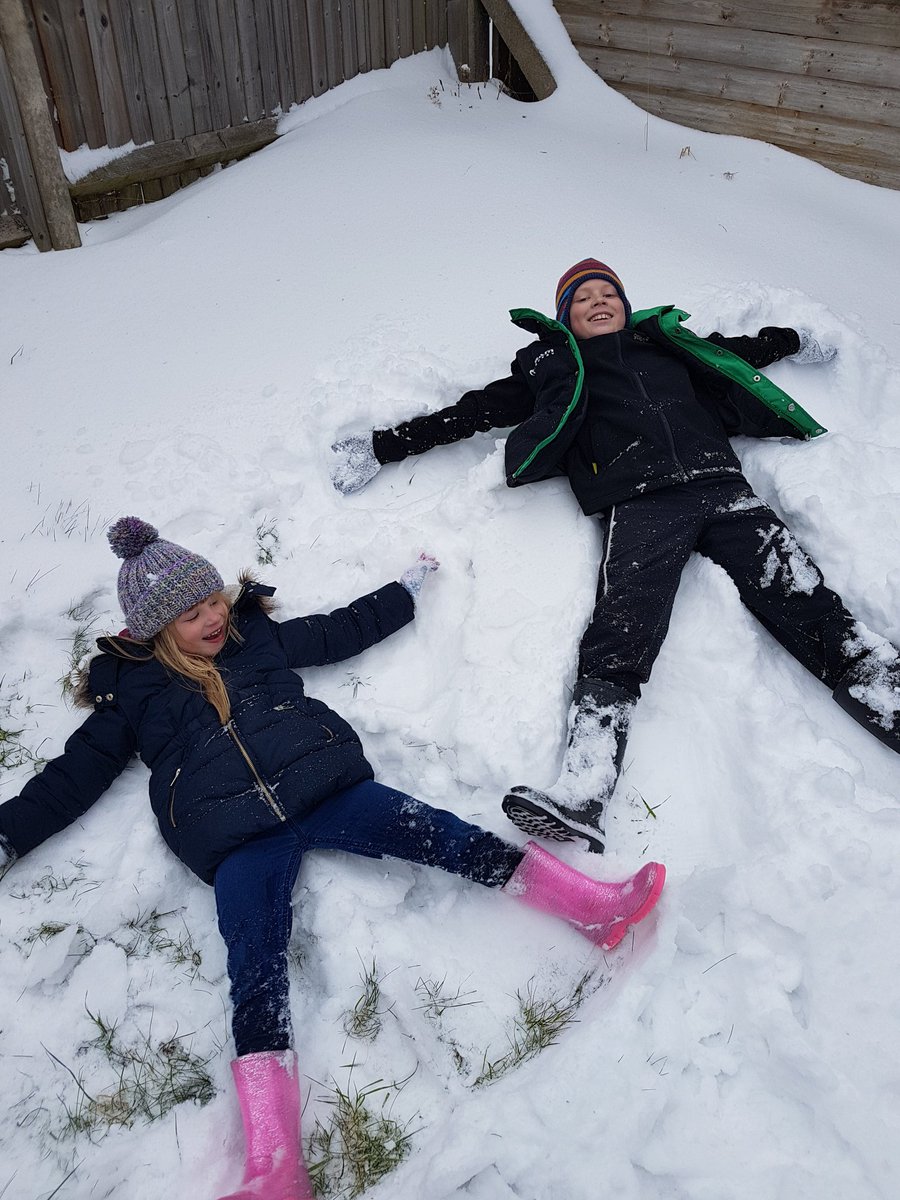 LeeAPro's tweet photo. Dydd Eira 💙❄⛄ @MissSJones2 @MissDafydd @nanttalwg ❄❄❄ https://t.co/eefD5wavmP
