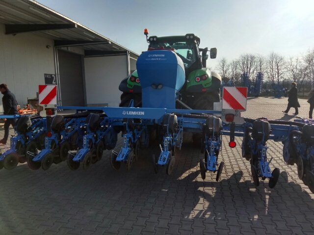 DirkSchaar's tweet photo. Zahlreiche #iglidur P210 #Kunststoff #Gleitlager von @igus_HQ findet man in Einzelkornsägenräten der Firma #Lemken aus #Alpen #igus @lemkenmidwest #vfv18 https://t.co/fenQHYqXnw