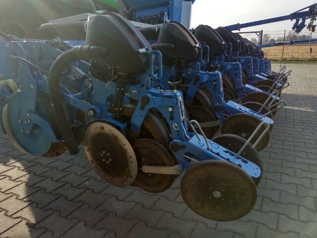 DirkSchaar's tweet photo. Zahlreiche #iglidur P210 #Kunststoff #Gleitlager von @igus_HQ findet man in Einzelkornsägenräten der Firma #Lemken aus #Alpen #igus @lemkenmidwest #vfv18 https://t.co/fenQHYqXnw
