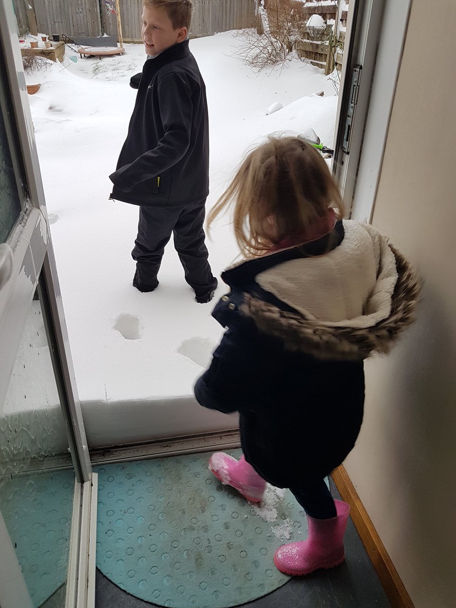 LeeAPro's tweet photo. Dydd Eira 💙❄⛄ @MissSJones2 @MissDafydd @nanttalwg ❄❄❄ https://t.co/eefD5wavmP