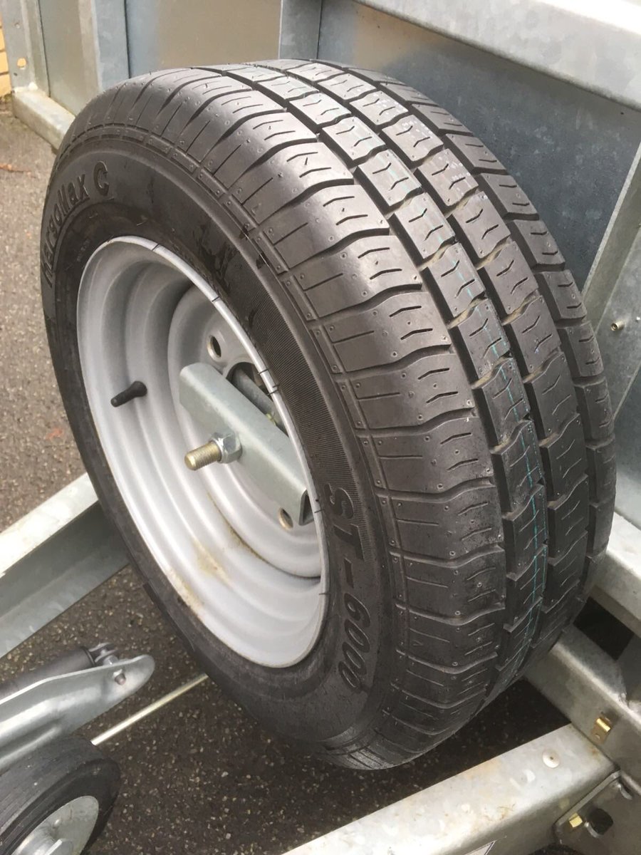OllieButters's tweet photo. Selling my Ifor Williams LM85 trailer, if anybody knows anybody after one 👍🏻 great condition, I’d say I’ve done less than 1000 miles with it. https://t.co/d9rlKvdnHP