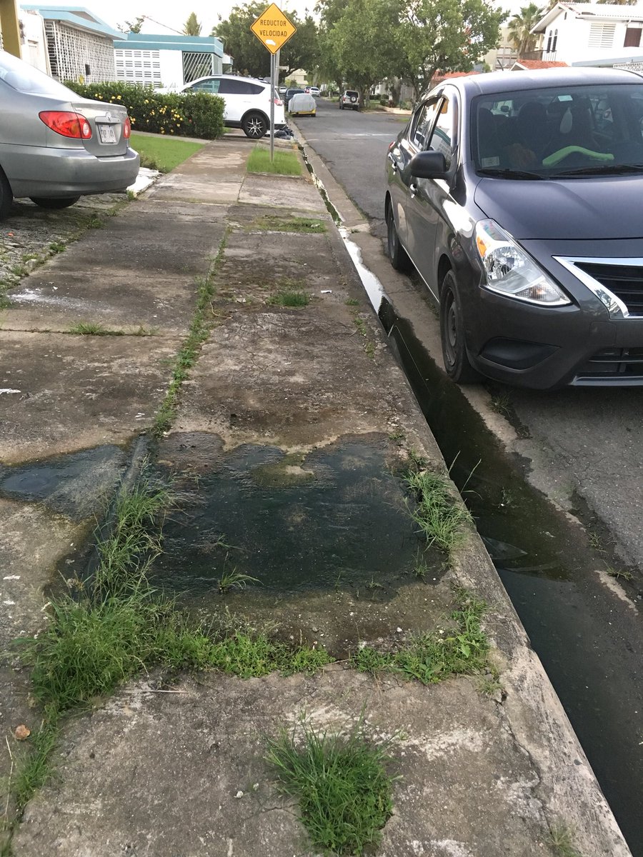 Quenepa7's tweet photo. @ACUEDUCTOSPR @PresidenteAAA Relacionado al asunto de la calle 3 #1058 villa nevarez, como vecina lo puse aqui en twitter pero le pregunto al vecino por los multiples numeros de querella. Esta situacion es insostenible. Gracias por su pronta contestacion. https://t.co/QJhssjklV3