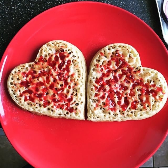 PaoKatalan's tweet photo. #heart #crumpets for #breakfast with my #love https://t.co/z8mE5ediKt https://t.co/GEhBp7UsP3