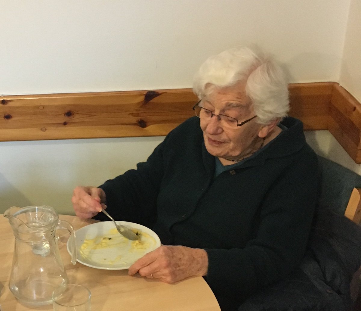 ConcernWad's tweet photo. @BBCCornwall A huge thank you to our amazing volunteers who have been cooking up warm meals today for all at the centre #SnowHeroes Please note that due to the conditions the centre will be closing at 2pm today. https://t.co/FLXoAgD6hC