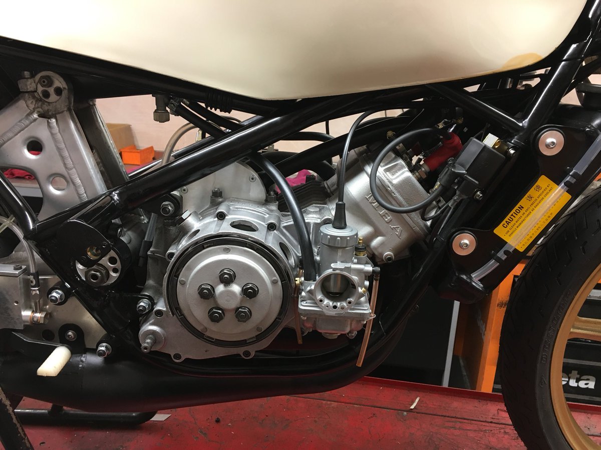 Jimwhit69's tweet image. Completely done . . Not fired up yet and I’ve guessed a bit on the disc valve timing . . But it’s got compression, fuel and sparks . . So summat will happen !