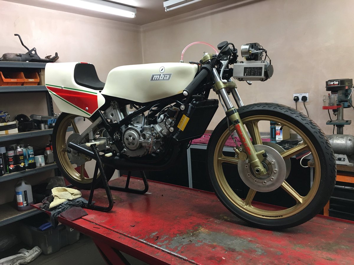 Jimwhit69's tweet image. Completely done . . Not fired up yet and I’ve guessed a bit on the disc valve timing . . But it’s got compression, fuel and sparks . . So summat will happen !