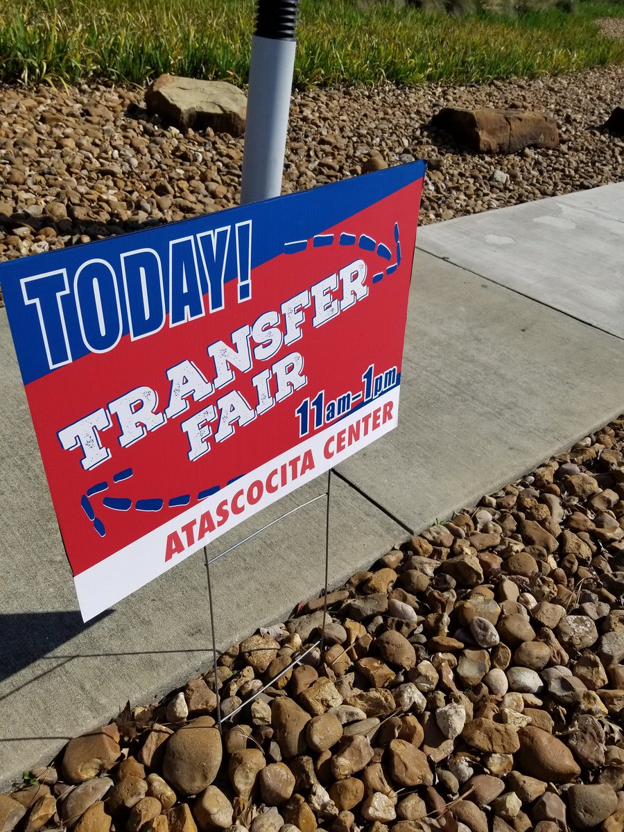 USTSaraJohnson's tweet image. It's a beautiful day for a Transfer Fair at @LSCAtascocita campus! Stop by today until 1pm to learn more about @stthomashouston and @USTadmissions ! #Transfer2UST #TransferScholarships #Smiles4Everyone