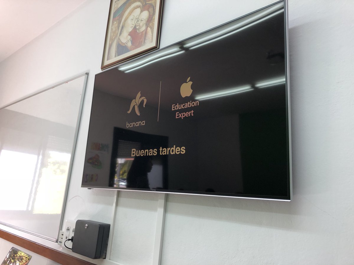 itielleon's tweet photo. Seguimos aprendiendo tras la sesión con @OvSoMa algunas herramientas #TIC del @iPad para #educación con @leticiabolumar de @bananaeducacion en el @buenconsejoll https://t.co/GVp8kBrrkC