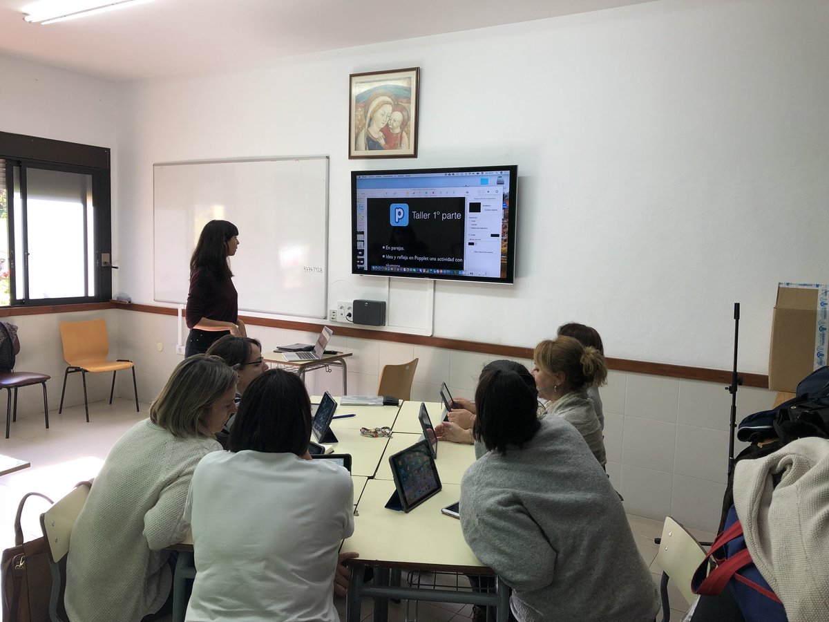 itielleon's tweet photo. Seguimos aprendiendo tras la sesión con @OvSoMa algunas herramientas #TIC del @iPad para #educación con @leticiabolumar de @bananaeducacion en el @buenconsejoll https://t.co/GVp8kBrrkC