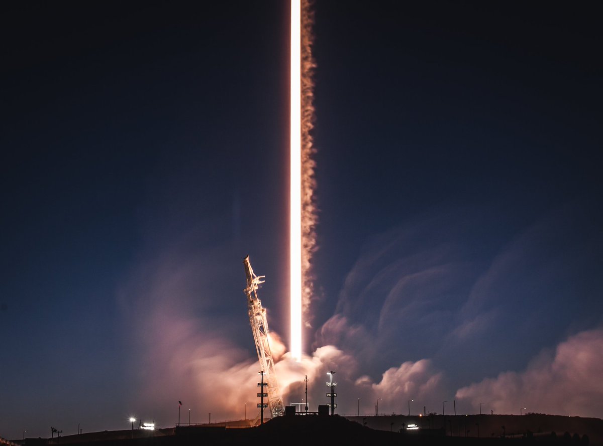 In honor of #SciFiFri, here's an epic shot of the #Falcon9Launch. Hope that the next one is called Halcyon 😉 <a href="/SpaceX/">SpaceX</a>