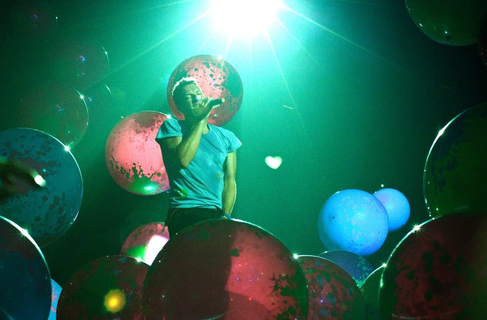 Today in Music History: Happy Birthday to Chris Martin of 