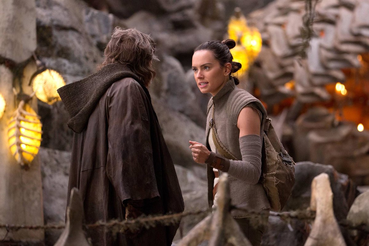 DaisyRidreyNews's tweet photo. NEW: Photo of Daisy from two of TLJs deleted scene #TheLastJedi #DaisyRidley https://t.co/jMVJsZ92du