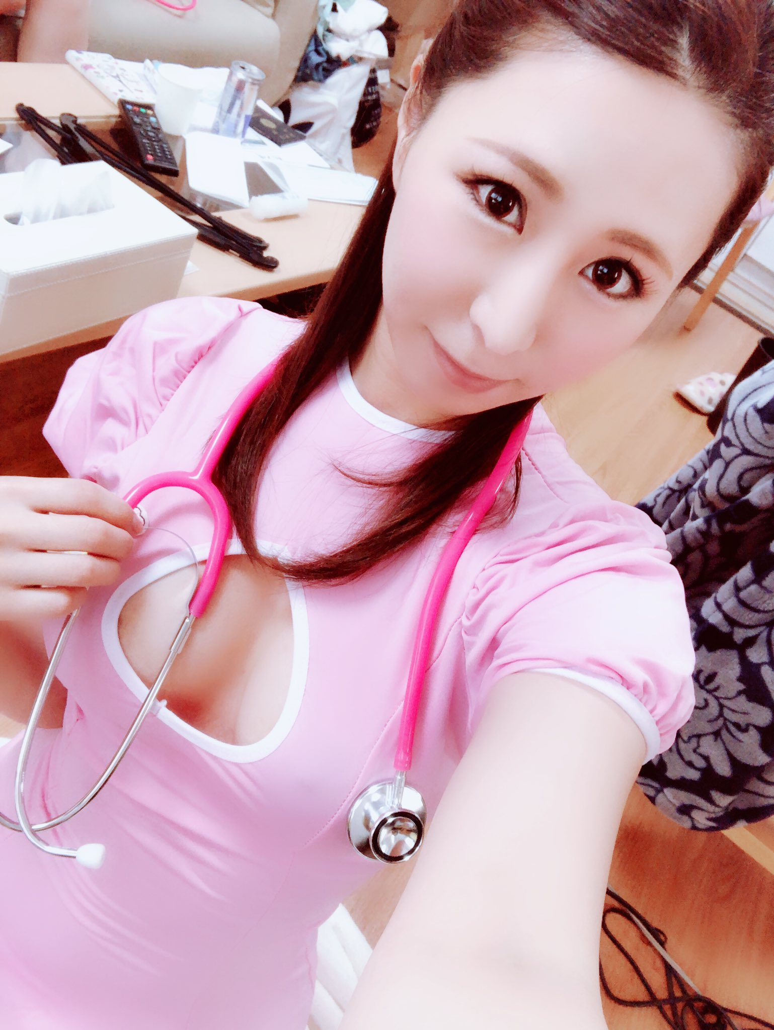 TW Pornstars - 枢木みかん。@元AV女優風俗嬢. Twitter. この衣装、聴診器掛けてなかったらナースって分かんないな(  ᐢ˙꒳​˙ᐢ )笑. 1:52 PM - 2 Mar 2018