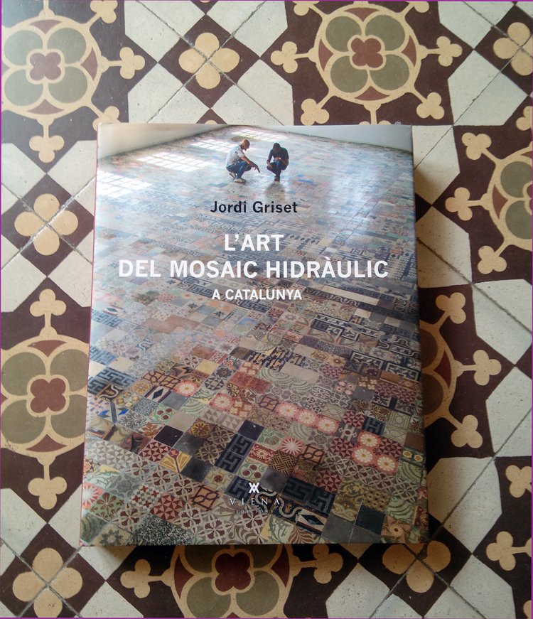 MuseusEsplugues's tweet photo. Reto #LibrosDeMuseos 📚
1. Sube la portada de un gran libro (no digas por qué): 
L'Art del mosaic hidràulic a Catalunya
2. Nomina a 5: @MuseusDeSitges @Museusstc @RutaModernisme @xatic_cat @ACeramistesCat 
3. Etiqueta a quien te nominó: @mNACTEC https://t.co/BLb3DYR0tg