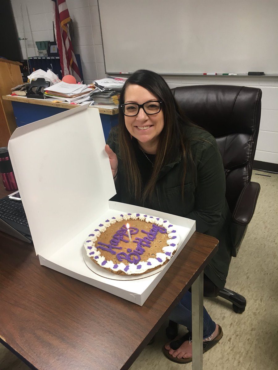 bentonffa's tweet photo. A HUGE HAPPY BIRTHDAY SHOUT OUT TO OUR AMAZING ADVISOR!! https://t.co/WkOK3iuCId