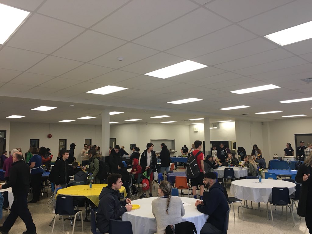 JohnFRoss's tweet photo. We❤️Breakfast! #CFGWFoodFriends #LiveFreeDay @JFRPrincipal @LBusuttil @ugdsb https://t.co/NA6bXx0MnN