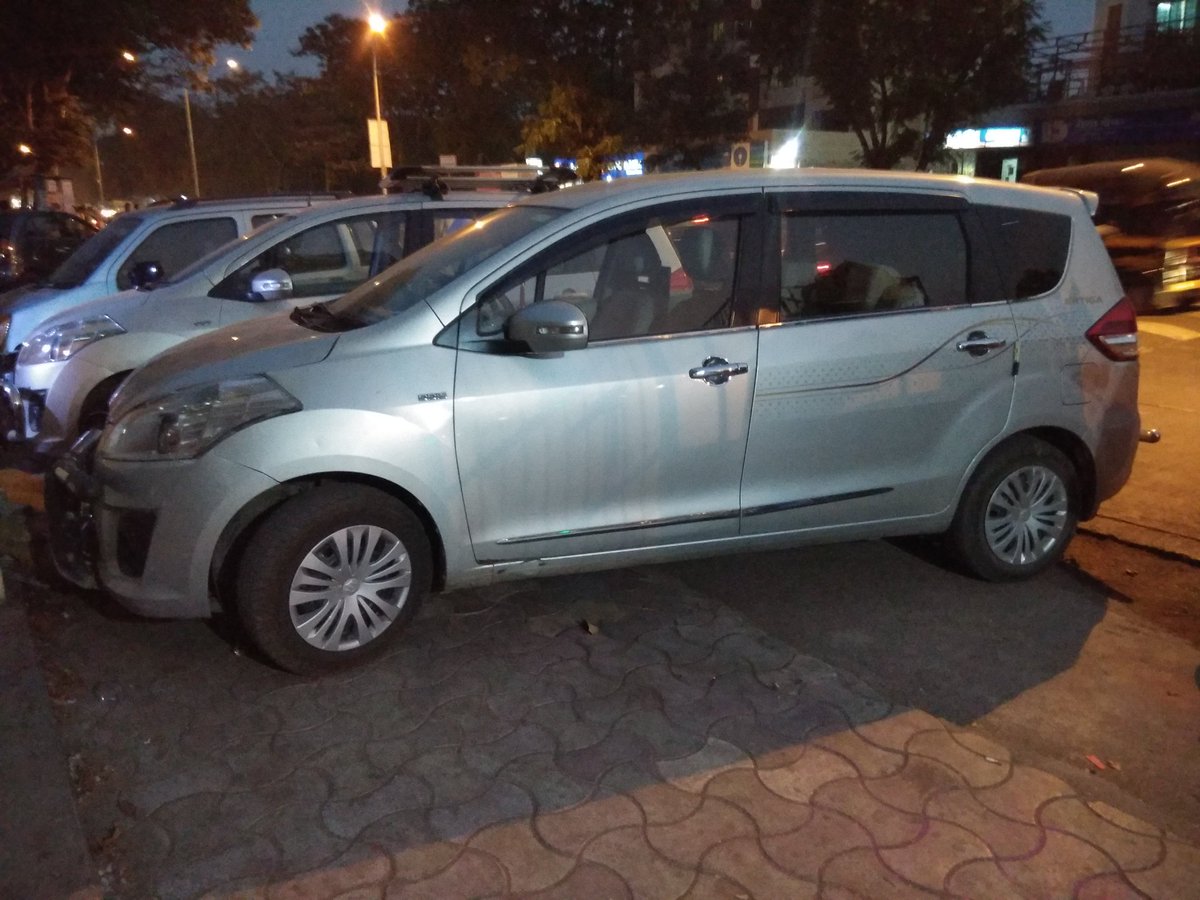 UK_says's tweet photo. The entire stretch of footpath of #Charkop RDP4 is either encroached by vendors or access is blocked by parked cars.
Where should the #pedestrians walk?
#FootpathMyFoot
#Mumbai
@bmcmumbai
@RoadsOfMumbai https://t.co/FclwXbjdUr