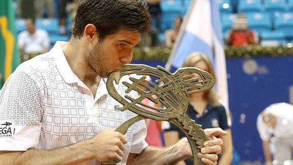 EfemeridesDDA's tweet photo. 🗓️2-Mar-2014 #UnDíaComoHoy
🎾#Tenis 
🇦🇷@FedeDelbonis conquista su 1er 🏆 #ATP al superar a #PaoloLorenzi🇮🇹 por 4-6, 6-3, 6-4 en #SanPablo🇧🇷 https://t.co/BDcQaMqofU