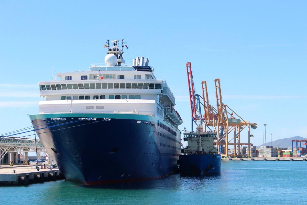 PuertosEstado's tweet photo. Spanish ports exceed 9.2 million cruise passengers in 2017. [PR]: https://t.co/6sPeDRBIUR #BlueCarpet 🚢#STCGlobal #STCGlobal2018 #PortsofSpain #SpanishPorts #StepIntoSpainThroughWorldClassPorts #PuertosqueMuevenelMundo #Cruceros #Cruises #FortLauderdale https://t.co/UntDqJV4sx