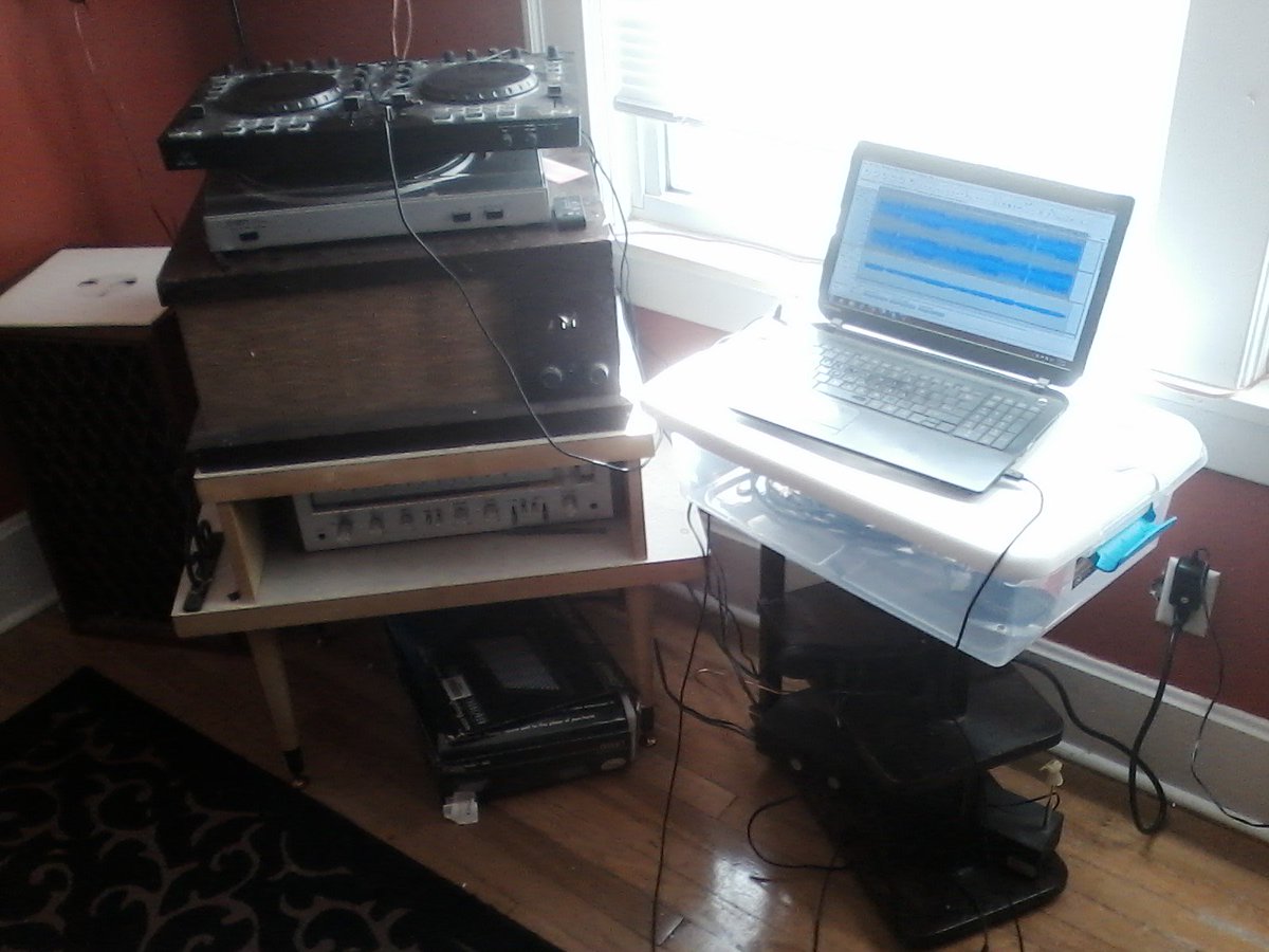 jocomplication1's tweet photo. Doing practice mix and mastering on practice tracks today. #diyproduction #nobudget https://t.co/BXV05J15UB