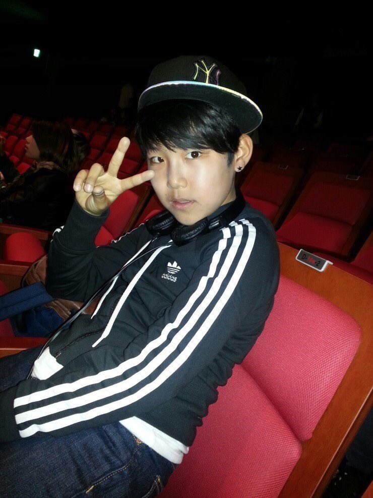stfuwoojin's tweet photo. adidas should hire woojin as their brand ambassador bc brO he's promoting adidas better than ur promotion team ok look at that consistency https://t.co/LO2RtGYpm7