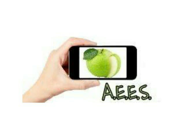 appnutrinfo's tweet photo. Somos @appnutrinfo.  Lo formamos @farmandarina @helen_healthy @Elenuka86 y @silvialodealaiz (Ana, Elena, Elena y Silvia) y os presentamos nuestro proyecto de #TIC en @ui1Universidad Nos acompañas en #apps y #nutrición?
#appnutrinfo #redui1 https://t.co/PA7uNjiddx https://t.co/Lzf5rfEcJb