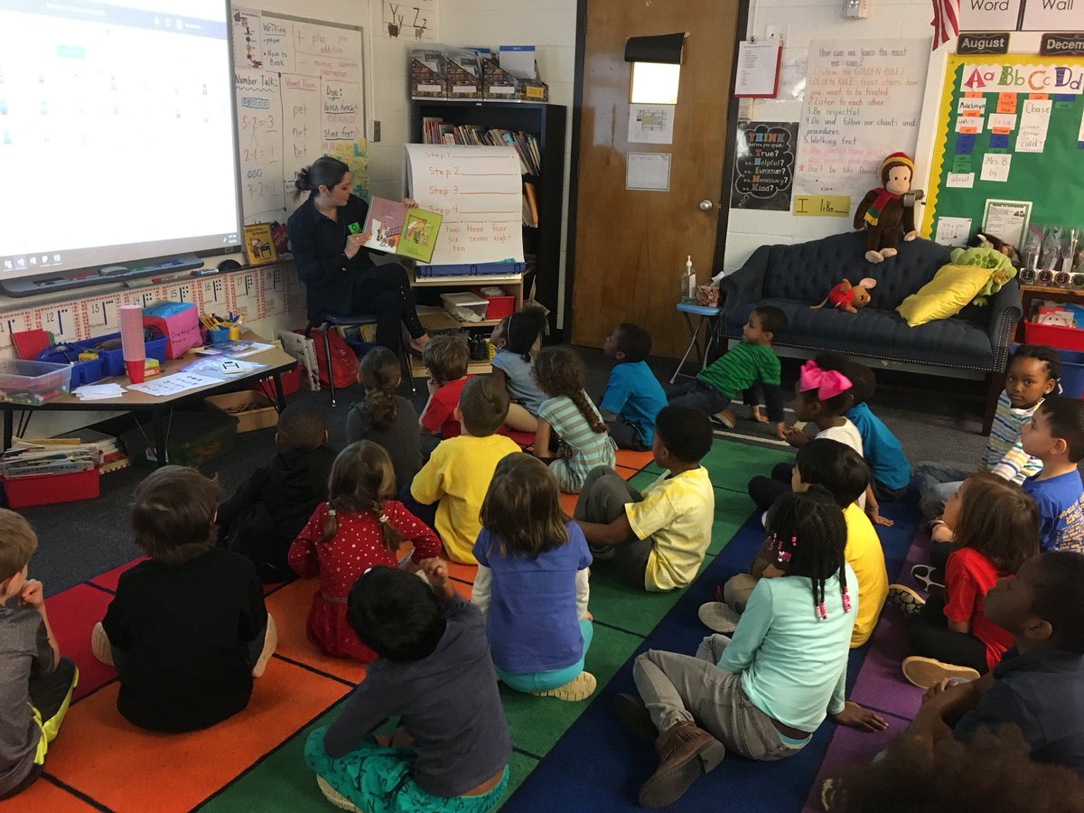 MrsBgifted's tweet photo. Thank you Mrs. Sizemore and our wonderful PTA for our RAA readers! #KSEpride #ReadAcrossAmerica #EngageCobb https://t.co/xLp7ICQ78m