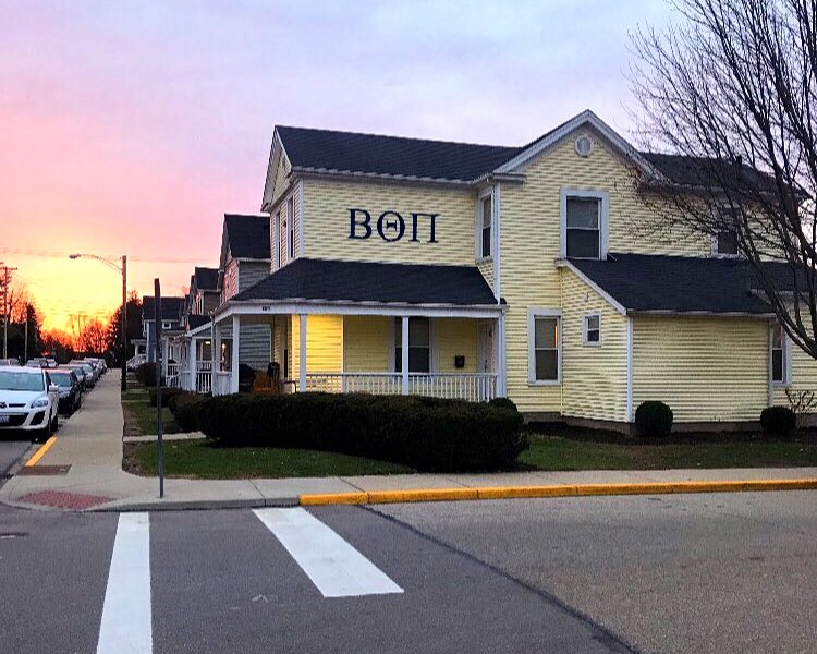 The #delicateshades of pink and blue watch over Kiefaber Street, home to Beta’s 71-man Eta Delta Chapter at Dayton (<a href="/beta_dayton/">Beta Theta Pi - UD</a>). 🐉