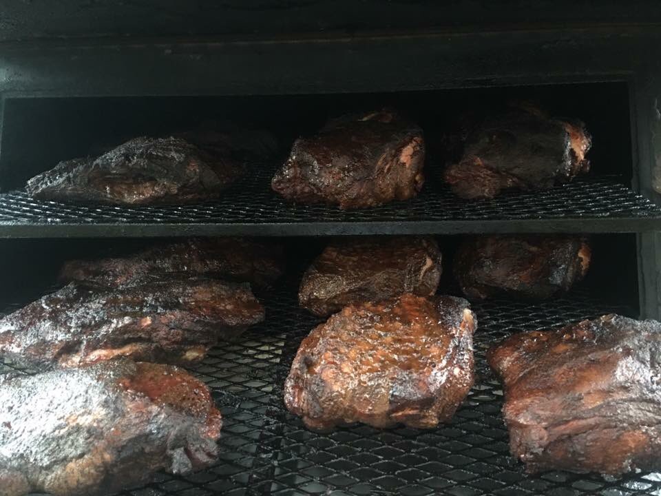 laurabramirez68's tweet photo. @BIGDOGGBBQ will be sling’n the Q tonight starting at 5:30 @LovelandCappys  come out and see us! https://t.co/OqBKTNYP0a