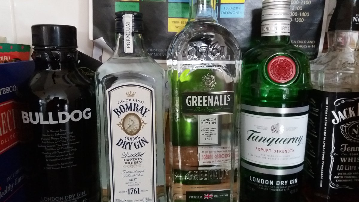 cloudfire26's tweet image. 2018 is becoming our year of gin @greenallsgin @BULLDOGGIN #bombaygin #tanqueray 😆