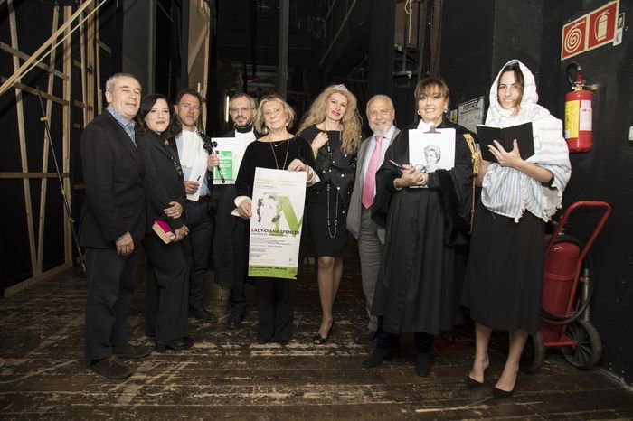 Il pubblico del #TeatroManzoni ha emesso il verdetto: #LadyDiana è innocente! Alcune immagini dell'appuntamento dei #ProcessiallaStoria di #ElisaGreco. Non perdete il prossimo 26 marzo #SteveJobs. Sarà colpevole o innocente? Come sempre lo deciderete voi!
#IoVadoAlManzoni
