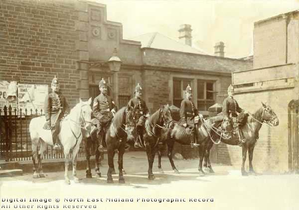 Mounted #police outside the police station on Beetwell Street in #Chesterfield (preparing for a Friday night?) - #photo taken c1914 goo.gl/oKCpoF