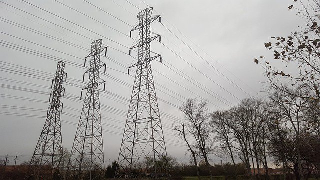 MABroadcasters's tweet photo. As thousands in Massachusetts lose power, battery-powered radios and #FMchip enabled phones can help keep residents informed with weather and emergency information. #WeAreBroadcasters #freeradio https://t.co/tZK18rbcTc